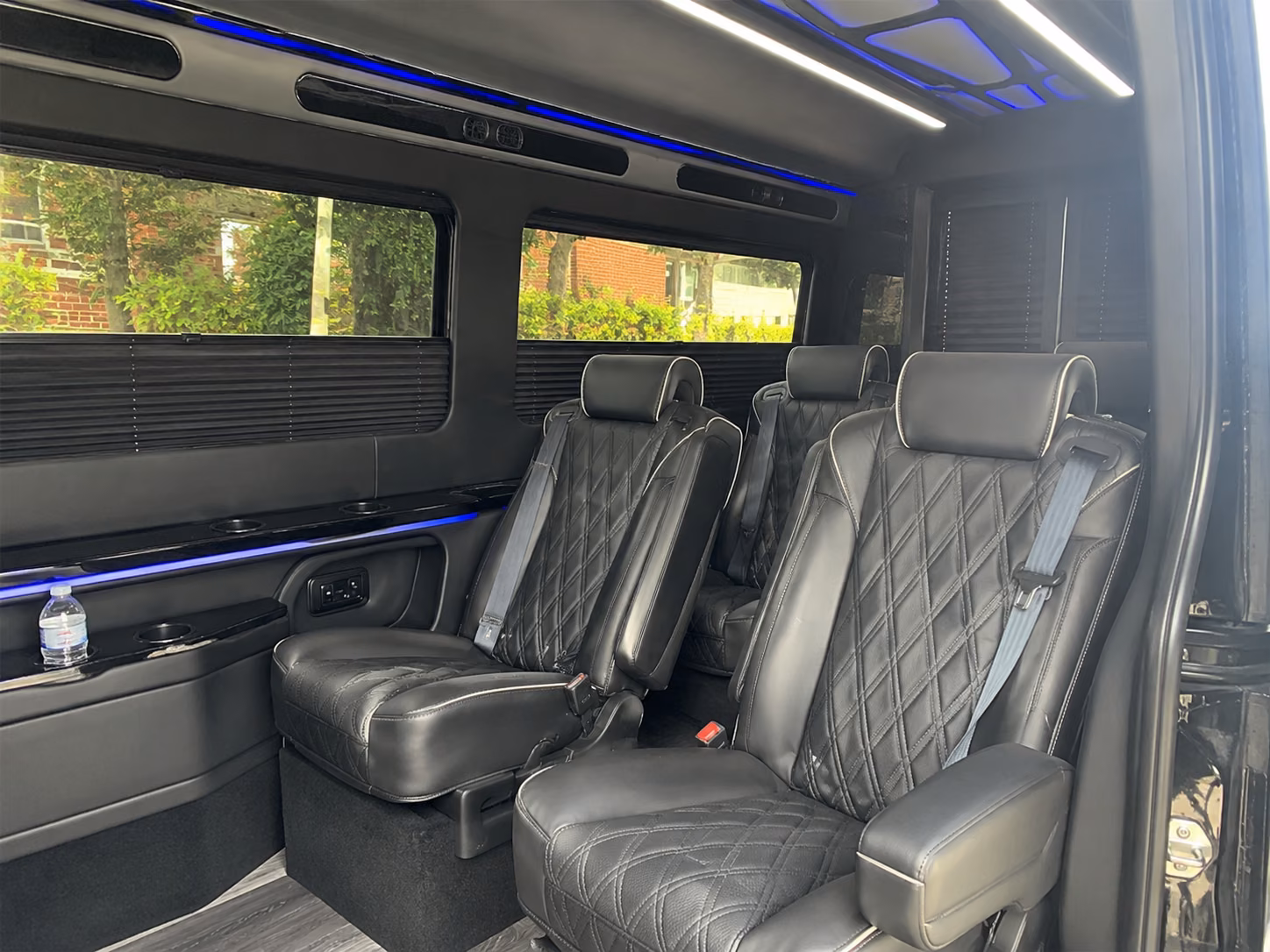 find the perfect transportation for your next airport transfer 4